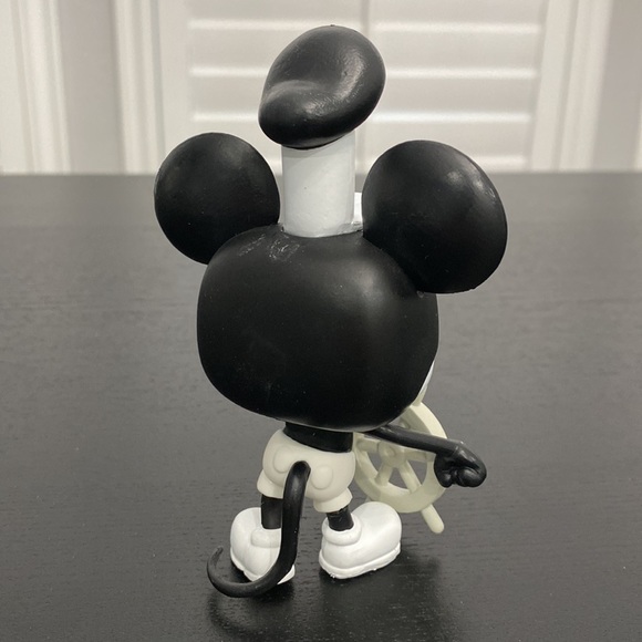 Funko Pop! Mickey Mouse 90th Birthday Disney’s Steamboat Willie #425 - Picture 9 of 11